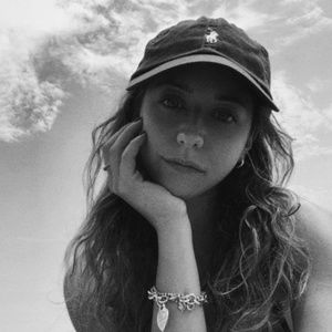 Meet your Posher, Meira